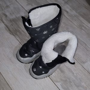COGA toddler boots size 32.